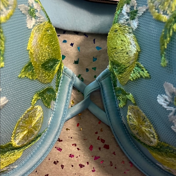 Victoria's Secret Light Blue and Lime Green Embroidered Bra - Picture 5 of 8